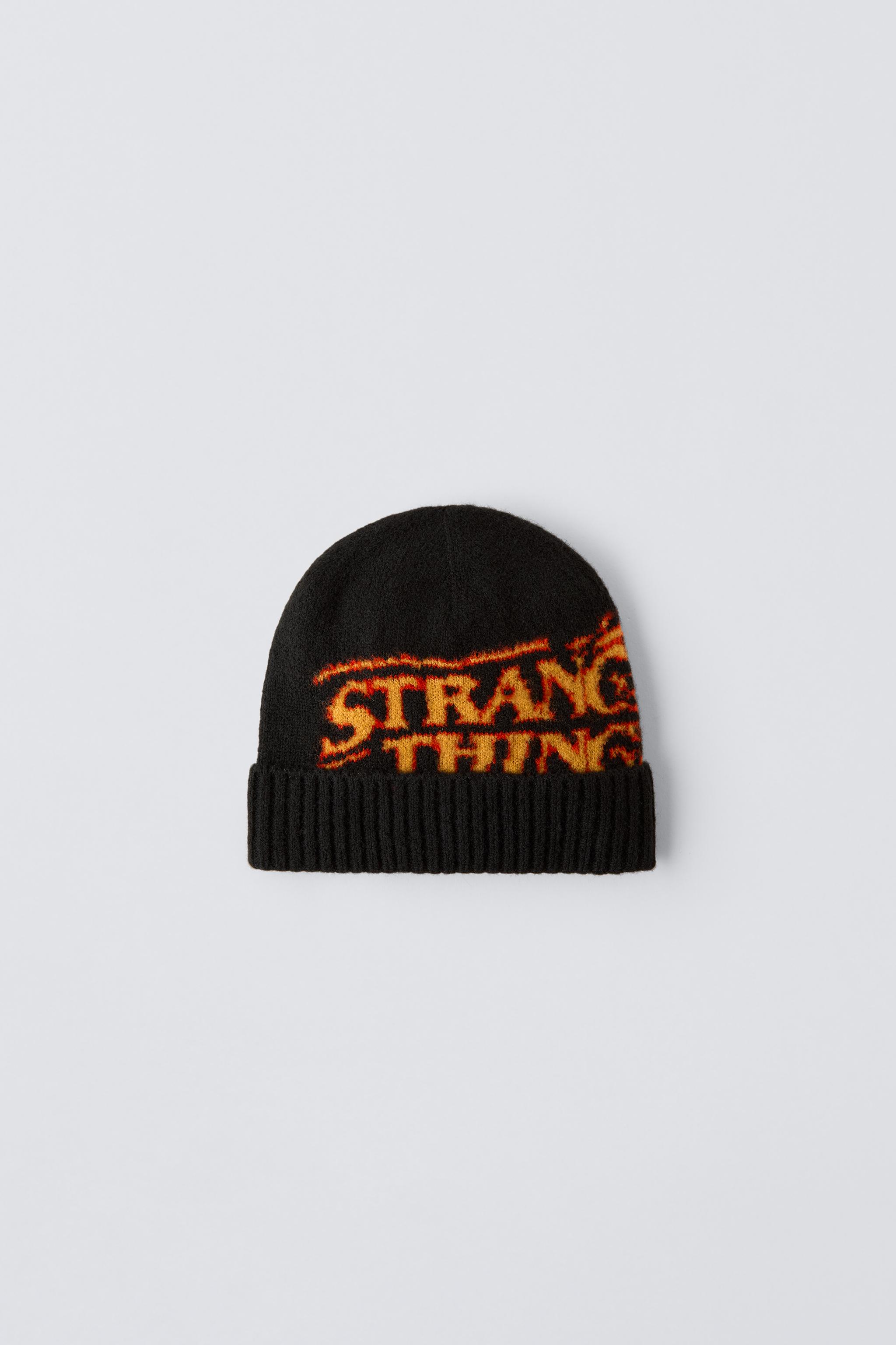 STRANGER THINGS ™/ © NETFLIX KNIT HAT Zara