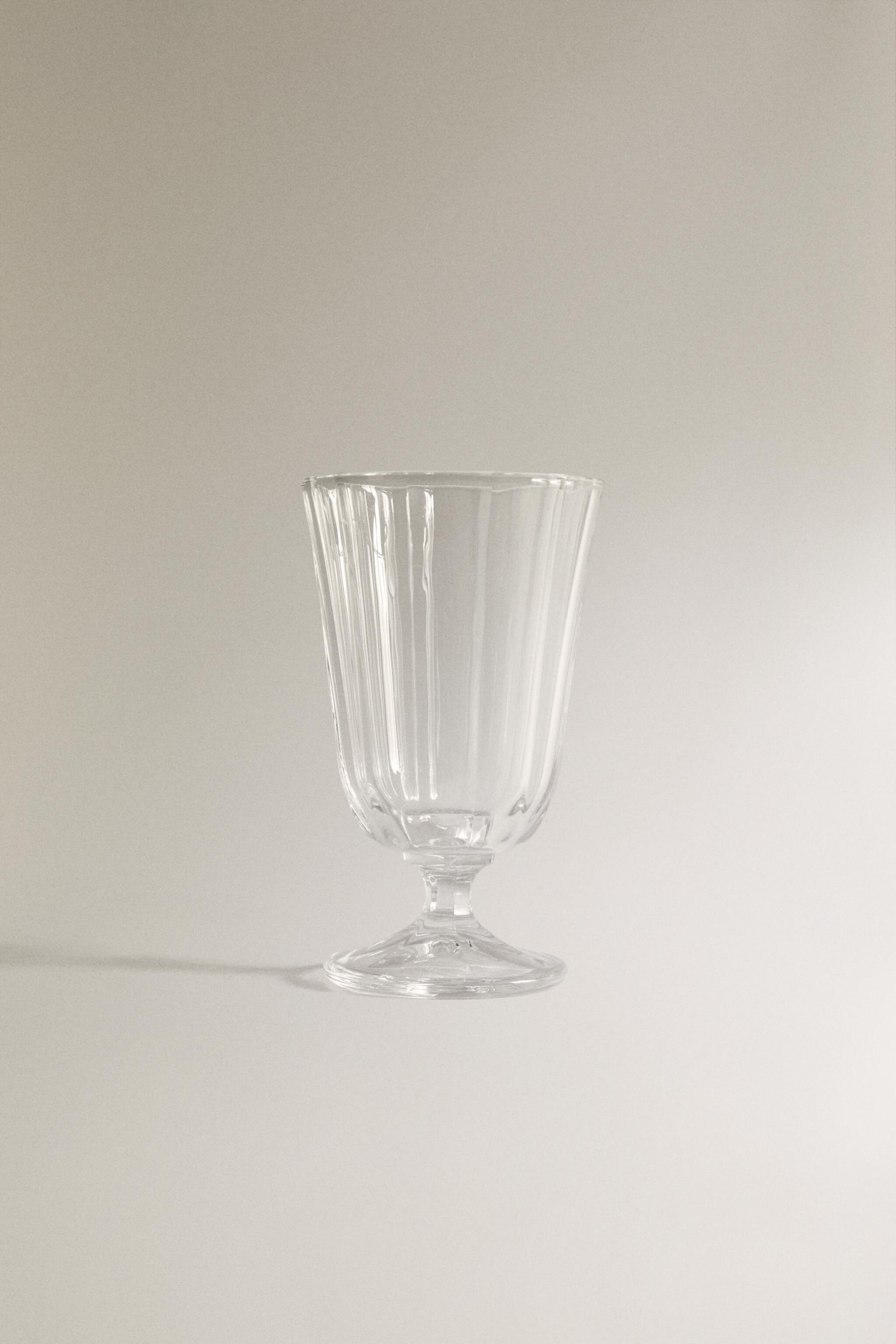 RAISED FACETED WINE GLASS Zara Home