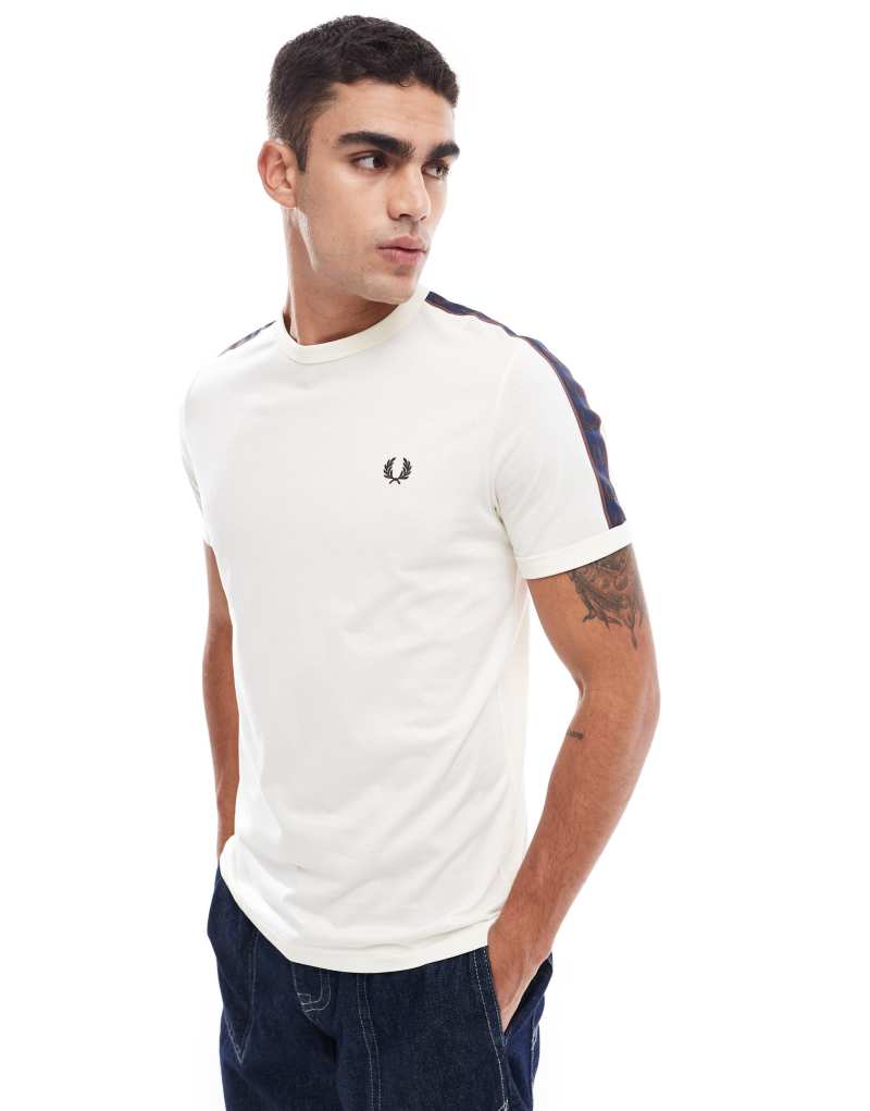 Футболка Fred Perry с контрастными полосками и круглым вырезом, хлопок 100%, регулярный крой Fred Perry