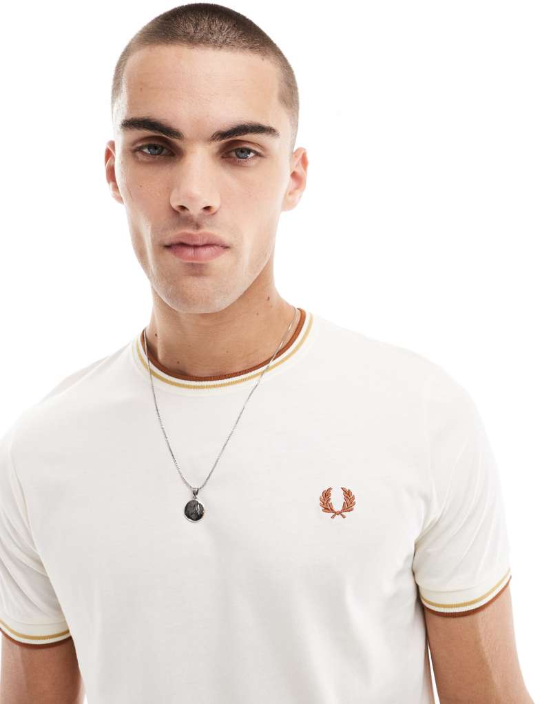 Футболка Fred Perry с двусторонним кантом, белая, с вышивкой логотипа и классическим кроем Fred Perry