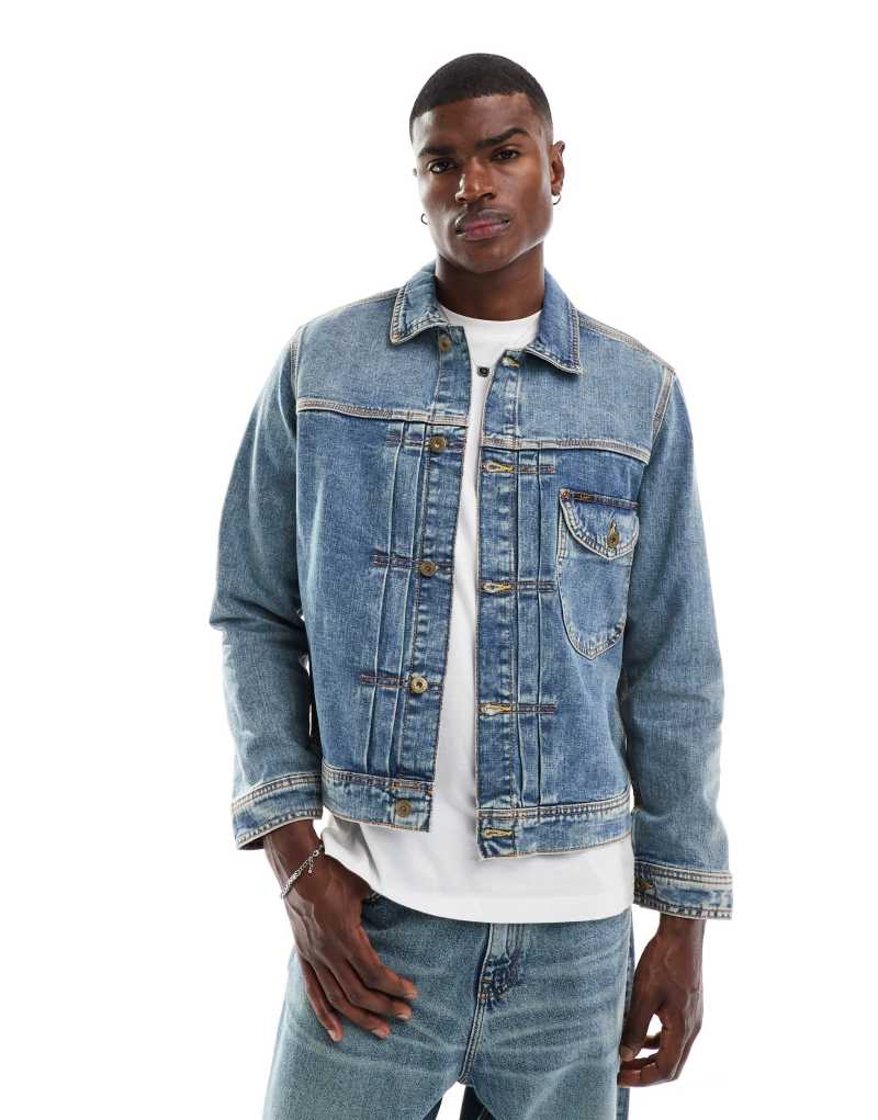 Lee cowboy denim jacket relaxed fit in mid wash Lee