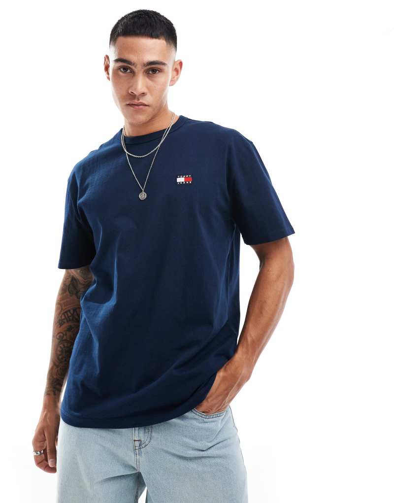 Tommy Jeans regular badge logo t-shirt in navy Tommy Jeans