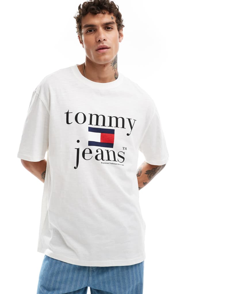 Tommy Jeans 90s logo T-shirt in white Tommy Jeans