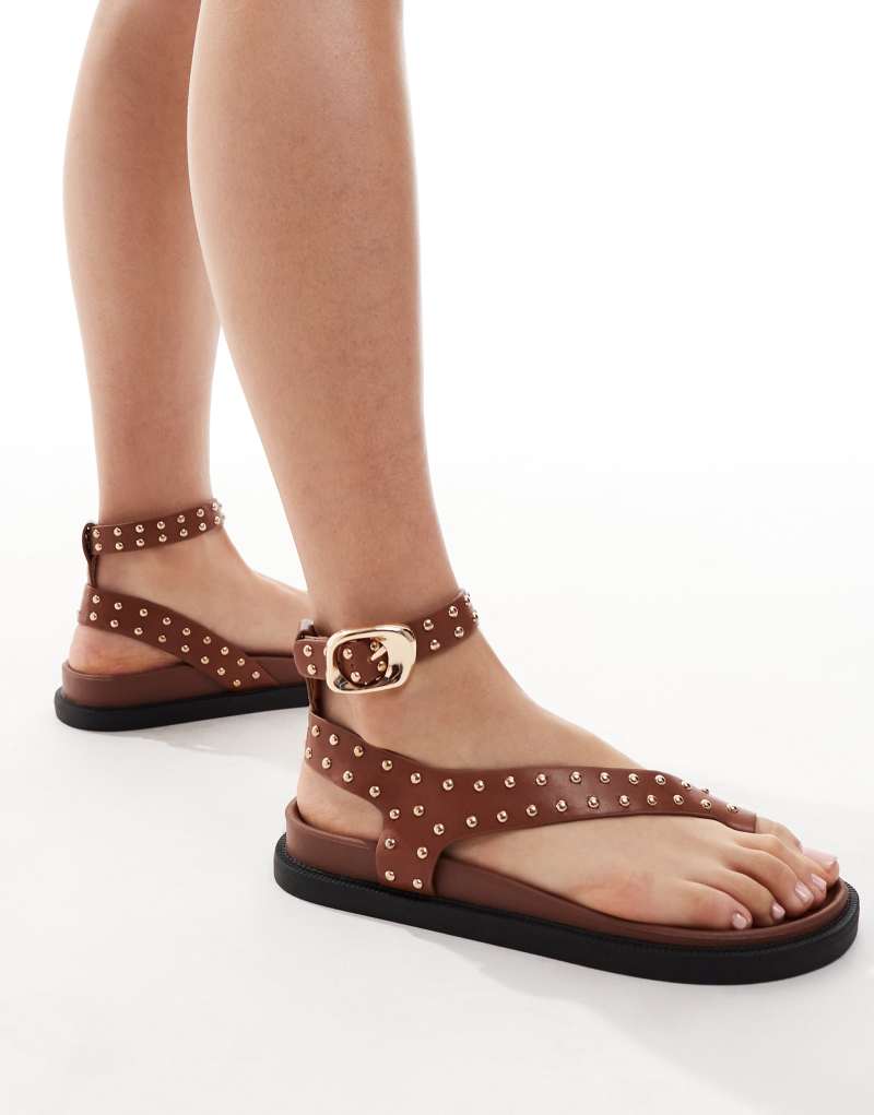 London Rebel flat stud toe loop sandals in tan London Rebel