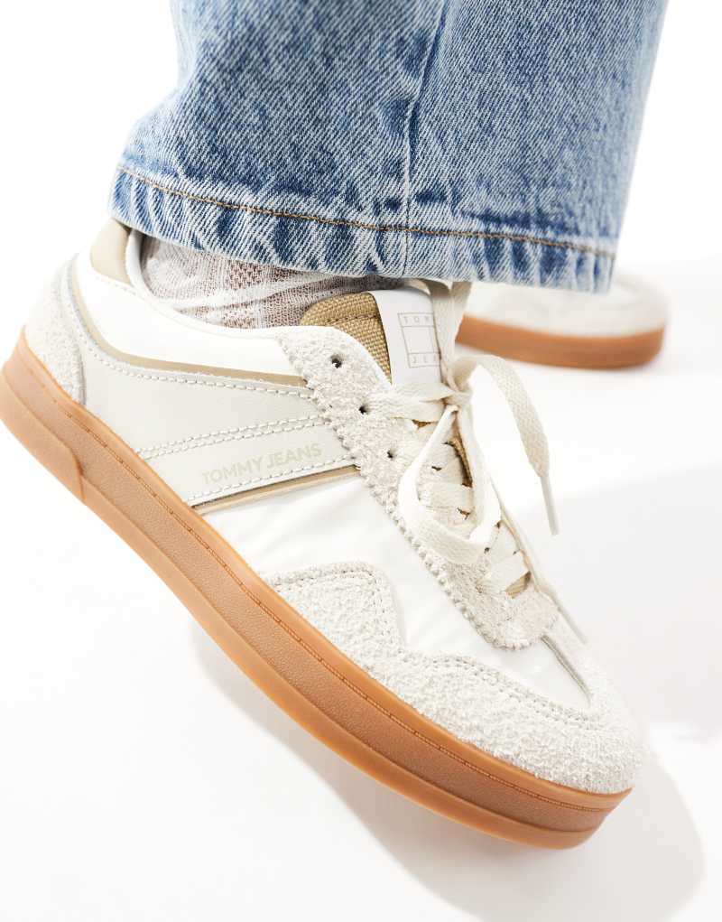 Tommy Jeans greenwich suede sneakers with gum sole in off white and gold Tommy Jeans