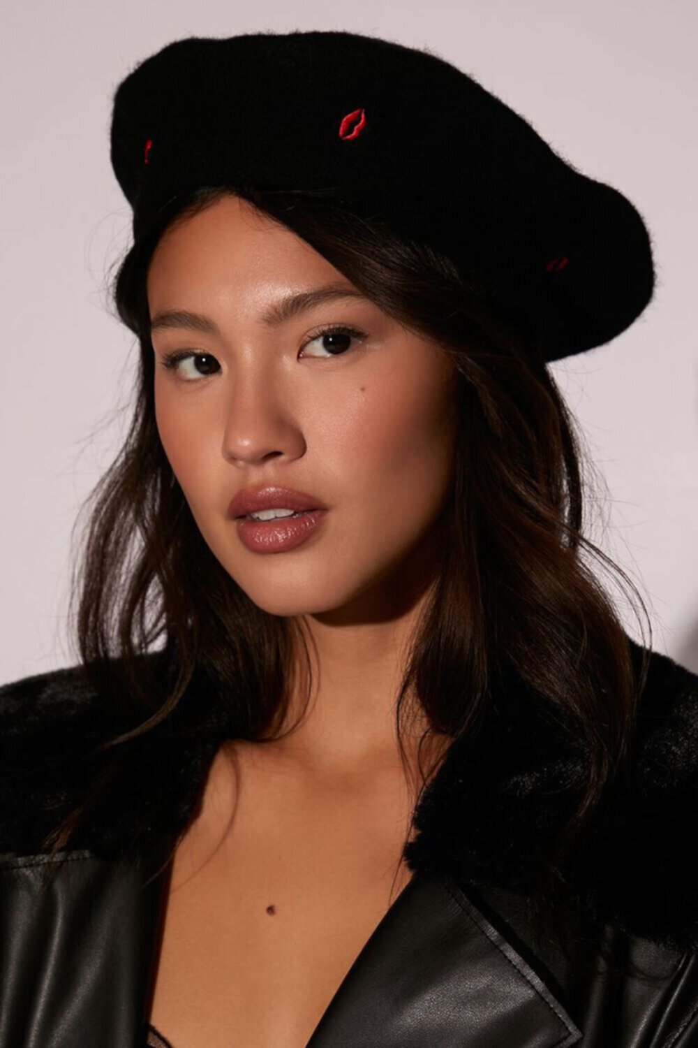 Lipstick Kiss Embroidered Beret Forever21