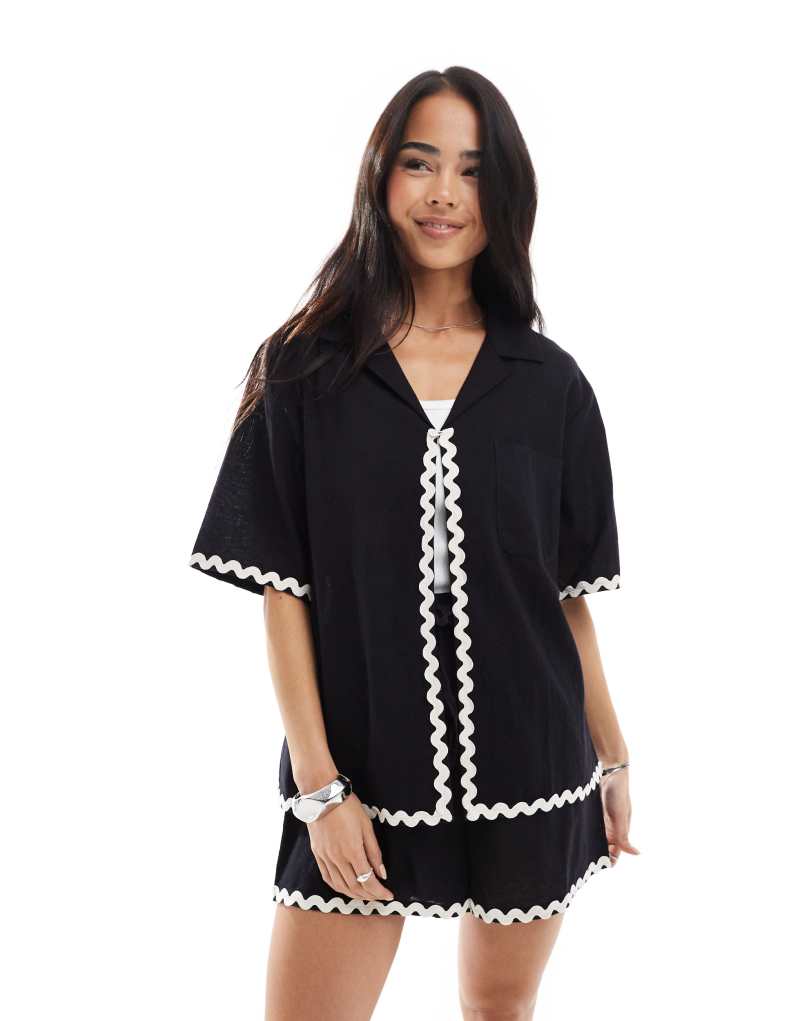 Esmée Exclusive ric rac short sleeve beach shirt in black - part of a set Esmée