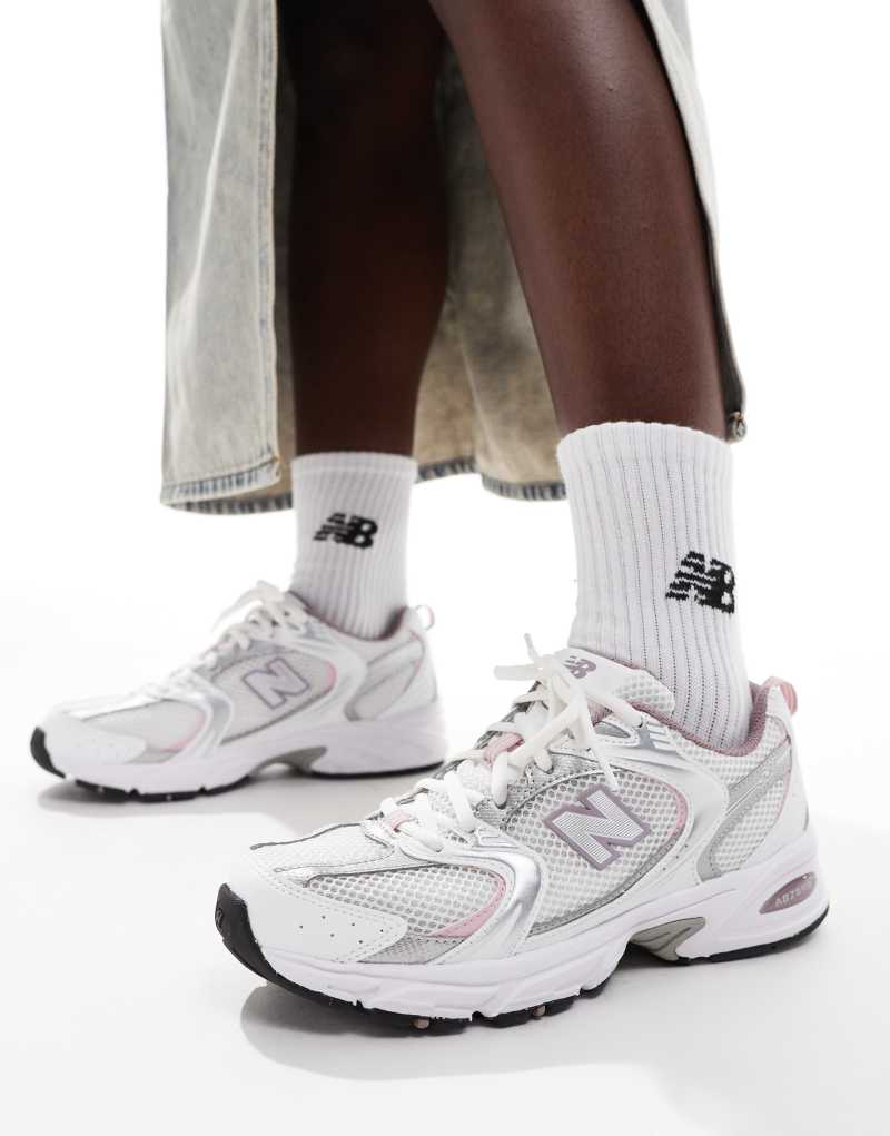 New Balance 530 sneakers in white with pink details New Balance