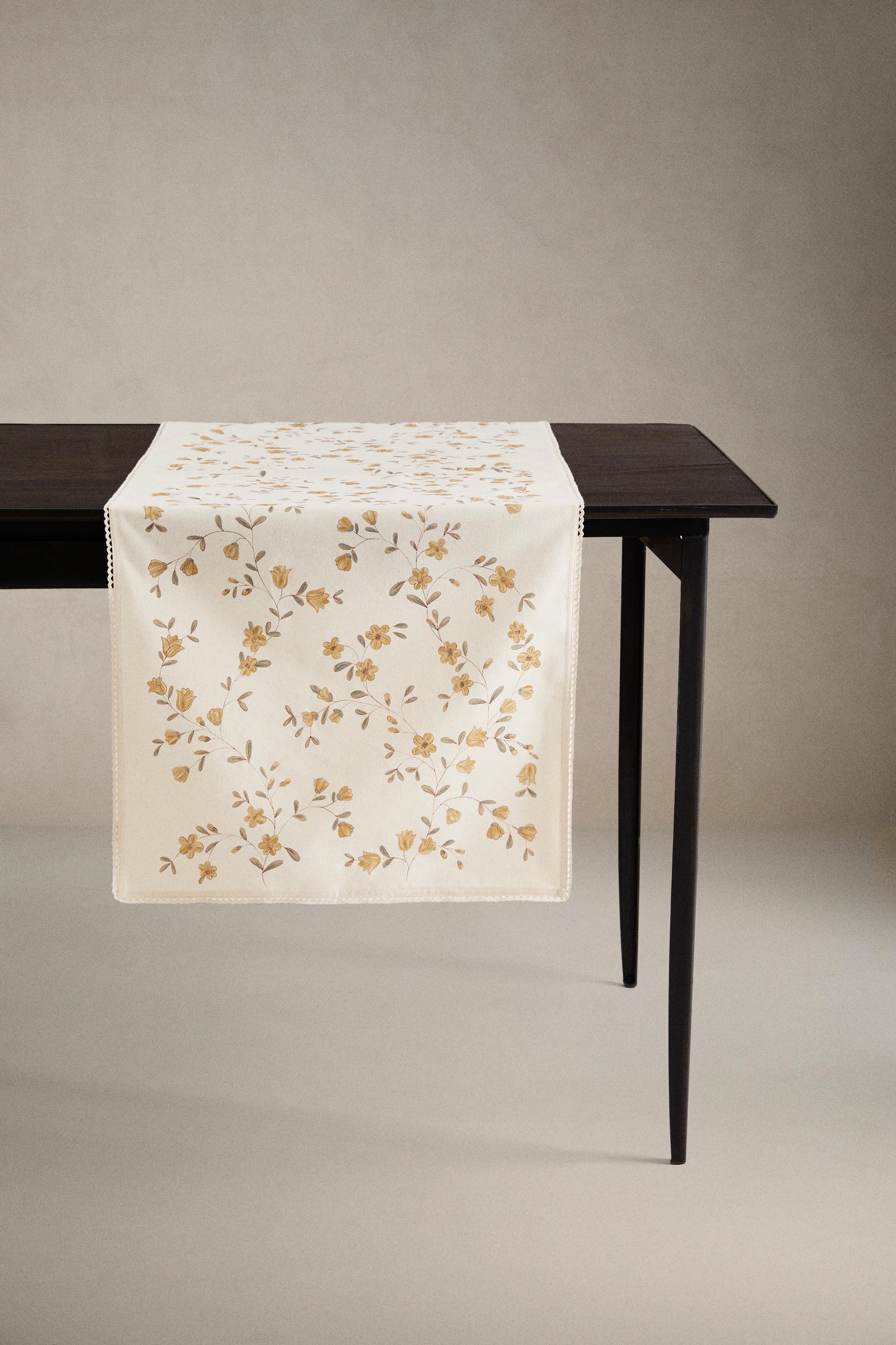 FLORAL PRINT TABLE RUNNER Zara Home