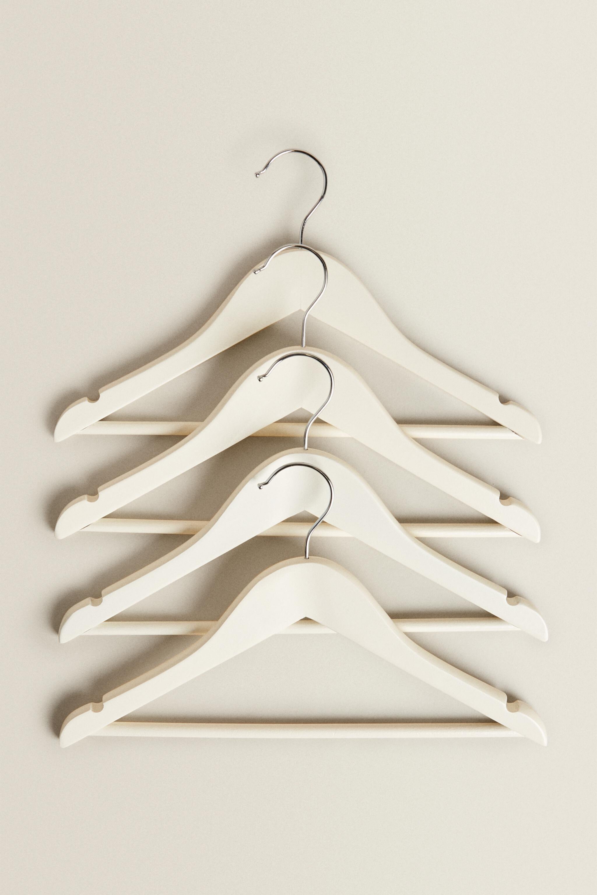 PACK OF CHILDREN’S WOODEN HANGERS (PACK OF 4) Zara Home