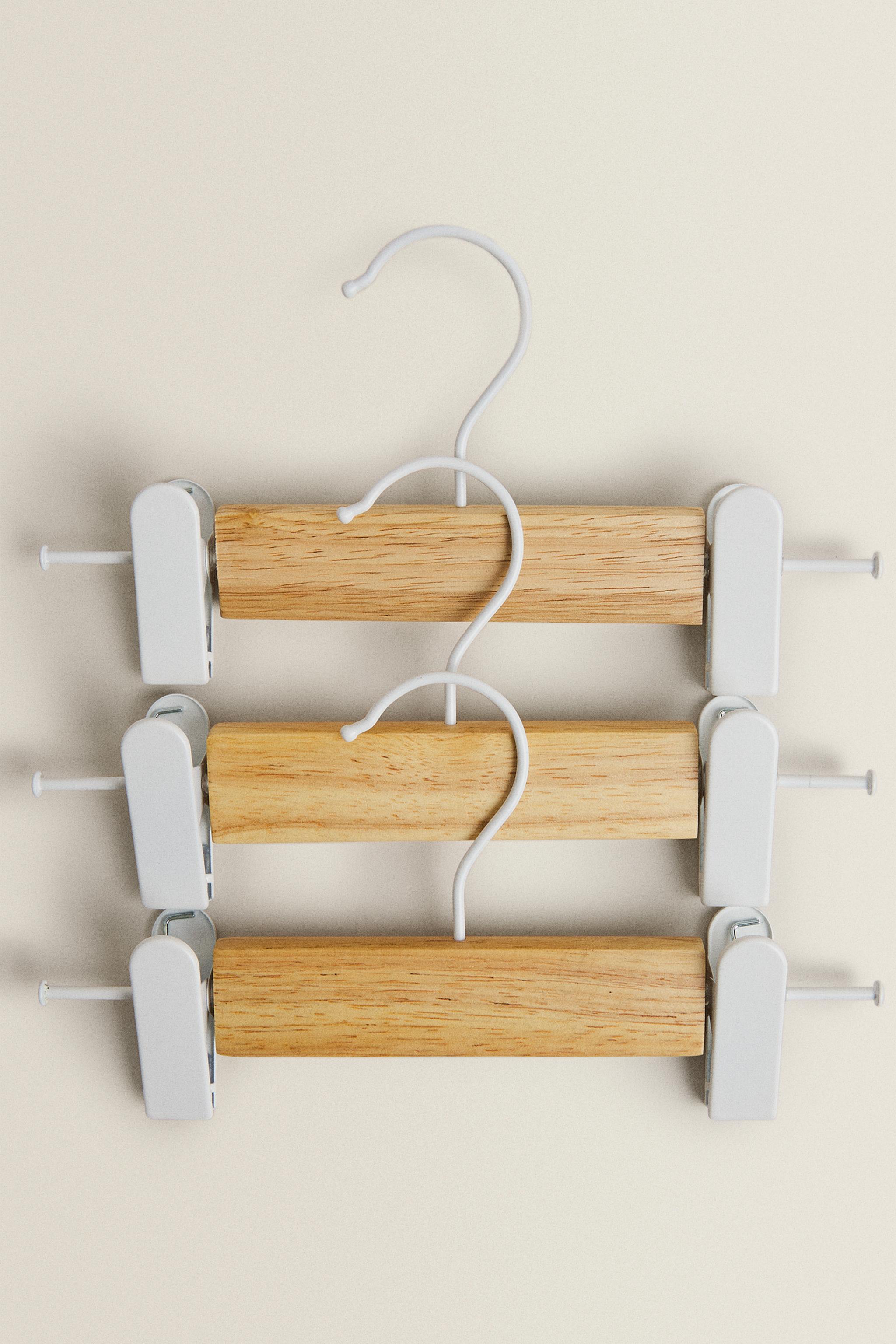 PACK OF CHILDREN’S WOODEN HANGERS WITH CLIPS (PACK OF 3) Zara Home