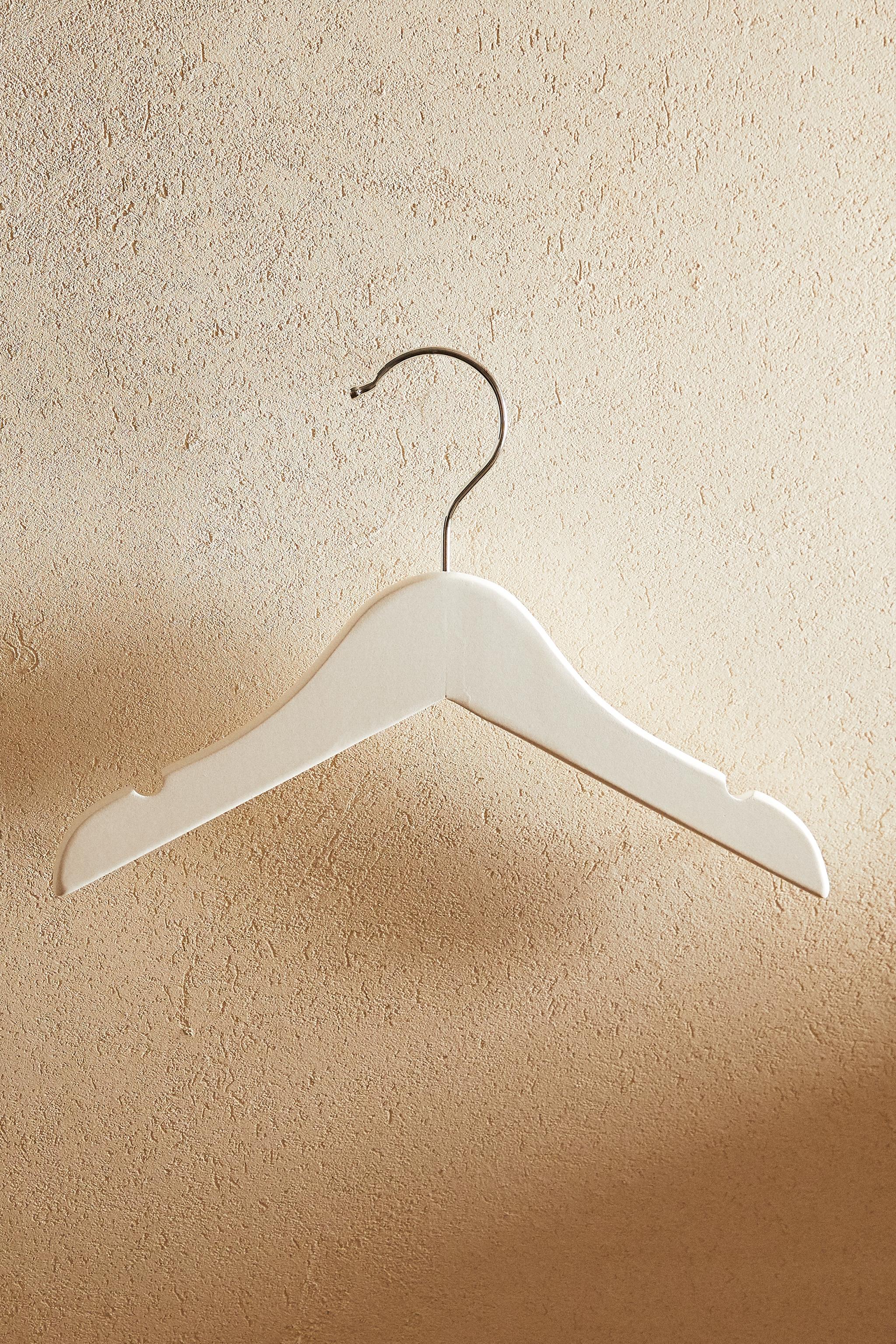 PACK OF WOODEN BABY HANGERS (PACK OF 3) Zara Home